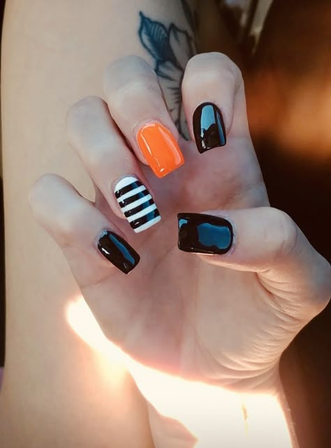 Black And White Halloween Nails, White Halloween Nails, Acrylic Nails Black, Nail Halloween, Black And White Halloween, Halloween Nails Diy, Halloween Acrylic Nails, Fall Gel Nails, Ombre Nails Glitter