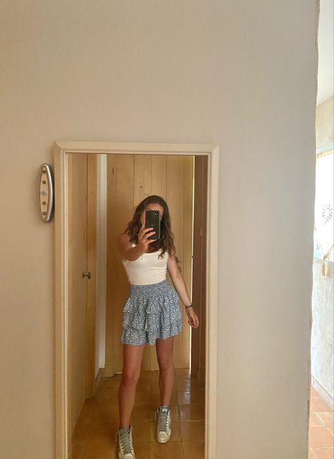 Blue Mini Skirt Outfit Summer, How To Style Short Skirts Summer, Summer Outfits With Skirts Casual, Outfits With Flower Skirts, Outfit With Skirt Summer, Summer Outfit Inspo Skirt, Mini Blue Skirt Outfit, Cute Summer Outfits Skirt, Back To School Outfits Skirts