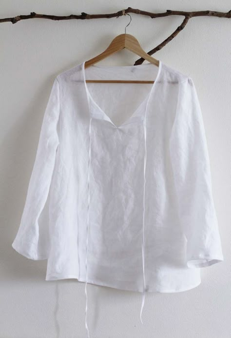 Linen Blouse Pattern, White Linen Blouse, Japanese Sewing Patterns, Japanese Sewing, Linen Fashion, Japanese Dress, Blouse Pattern Sewing, Linen Clothing, Linen Blouse