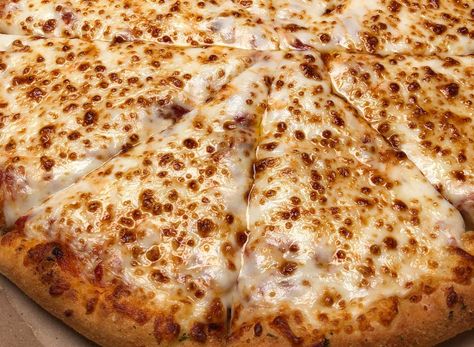 Dominos Aesthetic, Stuffed Crust Pizza, Aesthetic Pizza, Stuffed Crust, Domino's Pizza, Junk Food Snacks, Crust Pizza, London Food, Food Goals