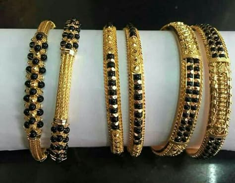 Black Bead Gold Bangles, Black Beeds Bangles Gold, Karimani Bangle Designs, Black Beads Bangles Gold, Black Beads Bangles Gold Indian, Black Beads Bangles, Black Bangles, Simple Gold Bangle, Antique Gold Bracelet