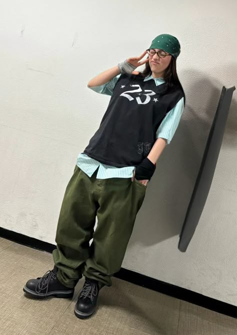 Billie Eilish 2024 Outfits, Billie Eilish Tomboy, Billie Eillish Aesthetics Outfits, Billie Outfit Ideas, Billie Eilish Clothing Style, Billie Eilish Outfits 2024, Masc Billie Eilish, Billie Eilish Masc, Billie Eilish Fits