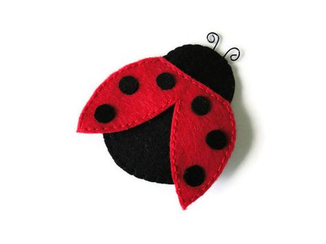 Ladybug Brooch, Felt Embroidery, Felt Jewelry, Felt Patterns, Felt Brooch, Felt Decorations, Felt Christmas Ornaments, Felt Diy, Felt Toys