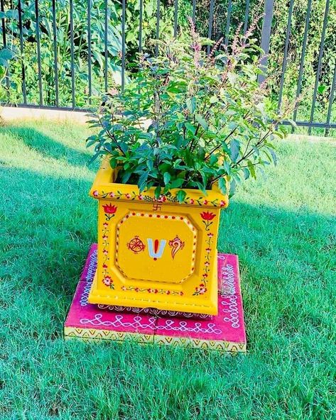 Tulasi Madam Ideas, Tulsi Pot Design Painting, Tulasi Pot Design, Tulsi Pot Painting Ideas, Tulasi Kota Designs, Tulasi Pot Designs Painting, Thulasi Madam, Thulasi Plant Decoration, Thakorji Shringar