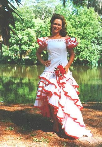 Cuban dress Traditional Cuban Dress, Traditional Cuban Clothing, Cuban Traditional Dress, Cuba Dress, Cuban Dress, Havana Theme, Cuban Outfit, Spanish Dresses, Cuba Outfit