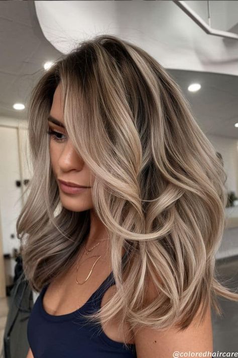 Half Head Highlights - Are They Right For You? Discover Your Highlights Style. 11 Blonde Hair Partial Highlights, Half Head Blonde Highlights, Highlight Lowlight Blonde, Partial Highlights Blonde, Half Head Highlights, Ash Highlights, Blonde Hair At Home, Hair Dye Brands, Chunky Blonde Highlights