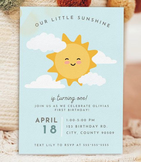 This editable Birthday Invitation is perfect for you if you're looking for a bright and beautiful invitation that you can edit and print at home. Yellow Birthday Theme, Sunshine Birthday Invitation, Sun Theme, Sunshine Theme, Baby Books Diy, Bday Decor, Sunshine Birthday Parties, Yellow Birthday, Sunshine Birthday