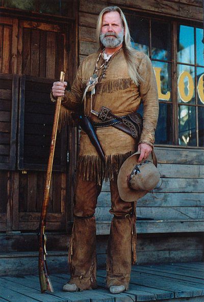 Buckskin Shirt, Mountain Man Style, Cowboy Action Shooting, Fur Trapper, Mountain Men, Man Clothes, American Frontier, Western Paintings, Gray Owl