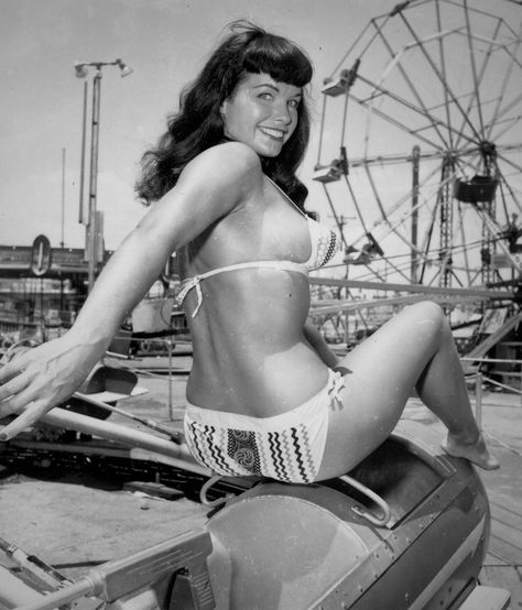 Bettie Page Bettie Page Photos, 1950s Models, Betty Page, Merle Oberon, Shirley Jones, Veronica Lake, Pin Up Photos, Jet Black Hair, Pin Up Model