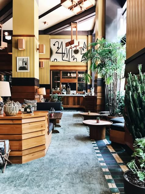 Commercial Lounge, Freehand Hotel, Napoli Pizza, Hotel Bel Air, 70s Interior, Retro Interior Design, Los Angeles Hotels, Third Place, Space Wedding