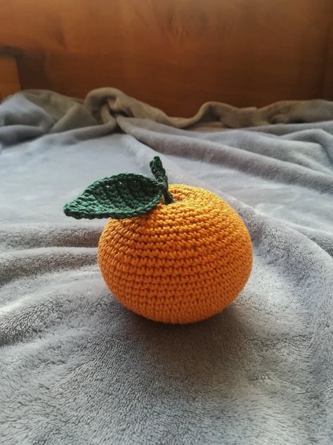 Crochet Orange Fruit, Orange Crochet Ideas, Fruit Inspiration, Orange Amigurumi, Amigurumi Orange, Baby Development Toys, Crochet Orange, Food Crochet, New Mommy Gifts