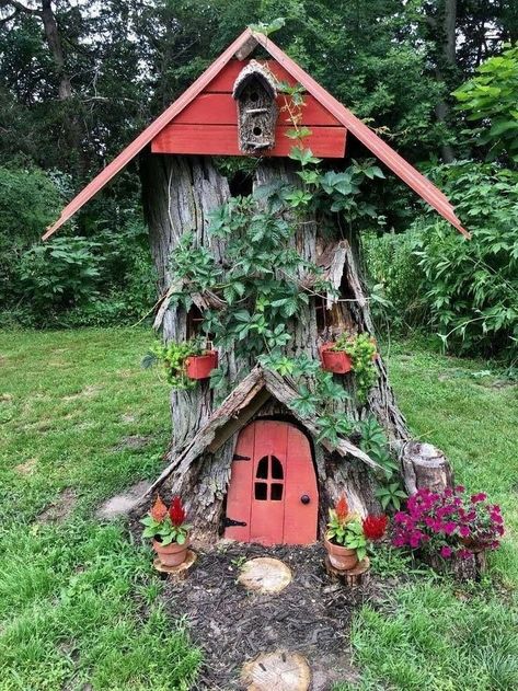 Tree Stump House, Stump House, Fairy Tree Houses, Tree House Diy, Fairy House Diy, Fairy Garden Designs, Fairy Garden Crafts, Asian Garden, Diy Tree