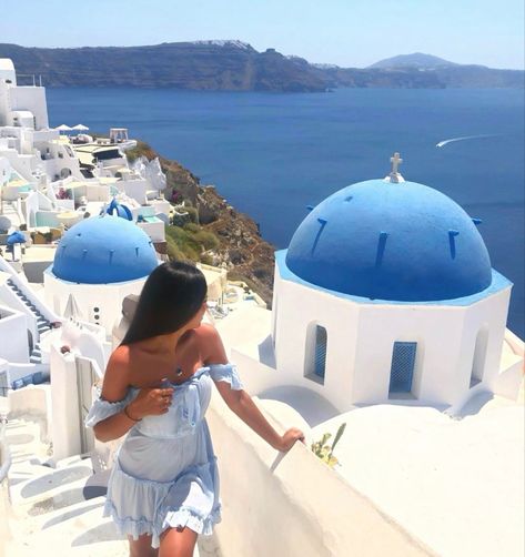 #santorini #greece #beautiful #summer #vacay Grecia Santorini, Capri Italia, Santorini Grecia, Greece Pictures, Summer Picture Poses, Travel Inspiration Destinations, Greece Vacation, Greece Holiday, Mykonos Greece