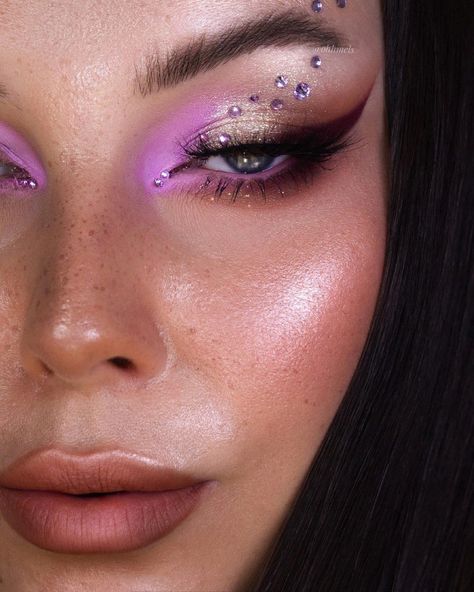 Neon Purple Makeup, Pamela Makeup, Lila Makeup, Rhinestone Makeup, Brow Pen, Rave Makeup, Purple Makeup, Ethereal Makeup, Brow Powder