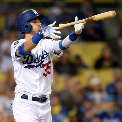 Bellinger Dodgers, Corey Seager, Cody Bellinger, Baseball Guys, Los Angeles Dodgers, Chicago Cubs, My Vibe, Figure Skating, Baseball Bat