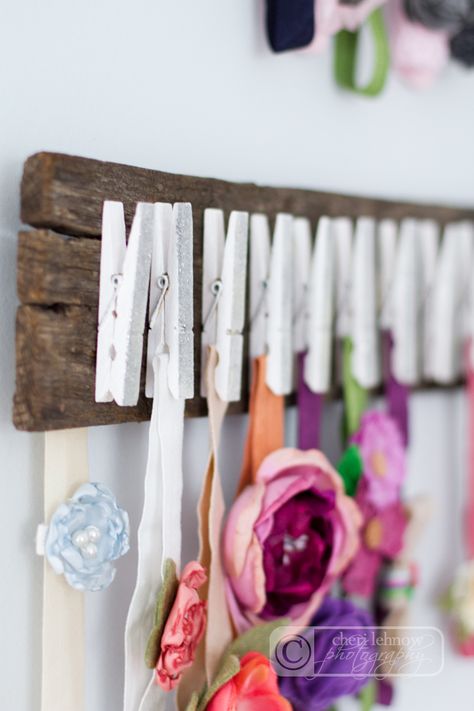 tinkerwiththis: hanging around: a headband holder, for a baby girl Headband Diy, Headband Organizer, Deco Studio, Headband Holder, Baby Diy, Bow Holder, Diy Headband, Diy Hair Accessories