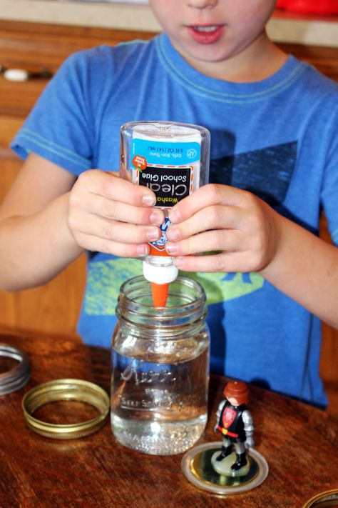 Making your own snow globe is easier than you think! Follow these simple instructions to create your own, DIY Snow Globe with the kids. Snow Globe Diy Kids, Easy Snow Globe Craft, Make Snow Globes, Making Snow Globes, Easy Snow Globes, Snow Globe For Kids, Christmas Snow Globes Diy, Homemade Snow Globes, Ornaments Diy Kids