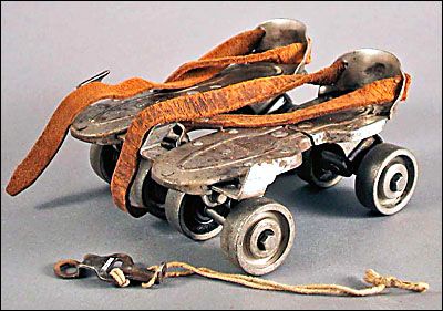 Anybody remember these? They were always falling off, the straps broke and you replaced them with shoelaces and riding on those old macadem (tar/gravel mix) roads could loosen your teeth! Vintage Foto's, Vintage Memory, Roller Skate, Childhood Toys, Roller Skates, Sweet Memories, Great Memories, Old Toys, The Good Old Days