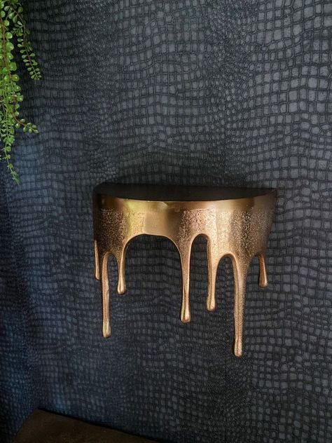 Small Wall Ideas, Cool House Decor, Succulents Art, Regal Decor, Unusual Wall Art, Metal Wall Shelf, Gold Bathroom Decor, Gold Shelves, Gold Drip