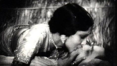 Longest Kiss, National Film Awards, Shocking Facts, Indian Cinema, Romantic Scenes, Vintage Bollywood, Silent Movie, Bollywood Movie, Romantic Movies