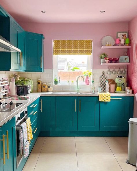 Hilary | Colourful Home Decor, Interior Styling & DIY on Instagram: "Seeing as this view will soon be a throwback, albeit with just a change of cabinet colour, I thought it deserved one last outing on the grid!   I know soo many of you love this colour and I do too but I wanted to take the cabinets a bit lighter. It can be quite dark in here in the autumn and winter months and it all just felt a bit too heavy for the room. I feel that the colours in a room should be uplifting and sadly in this particular room unless the sun was shining it didn’t feel right.   If you’ve been following my stories you will see that I have been busy painting and you will have had a glimpse of the new colour! I’m over half way now so hoping to get finishing by the end of this week and all being well I’ll be abl Bold Colour Kitchen, Teal Kitchen Cabinets, Wide House, Busy Painting, Kitchen Cabinets Painted, Colourful Home Decor, Kitchen Pink, Cabinets Painted, Colourful Home