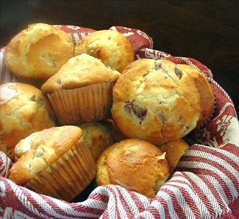 Fresh Grape Muffins Grape Muffin Recipes, Grape Dessert Recipes, Healthy Movie Snacks, Grape Dessert, Grape Recipes, Baking Bread Recipes, Healthy Vegan Snacks, Foods To Eat, Vegan Snacks