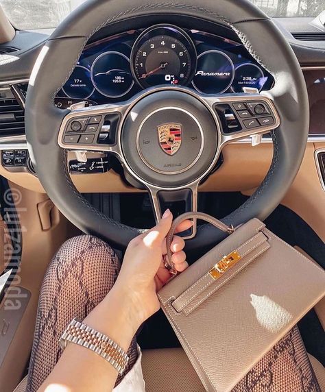 @luxurious_vibe on Instagram: “Boss lady✔️ Follow us 👉👉 @ladie.club Follow us 👉👉 @luxurious_vibe Follow us 👉👉 @luxurious_vibe Follow us 👉👉 @luxurious_vibe DM for promote…” Billionaire Luxury, Best Designer Bags, Luxury Lifestyle Dreams, Chanel Purse, Dior Handbags, Billionaire Lifestyle, Hermes Bags, Replica Handbags, Hermes Bag