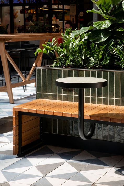 Cafe Bench Design, Out Door Chair, Banquette Seating Outdoor, Outdoor Cafe Seating Design, Circular Bench Seating, Courtyard Bench Seating, Retail Seating Area, Coffee Shop Outdoor Seating, Bench And Table Outdoor