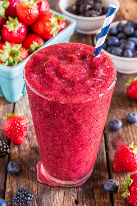 Pear Smoothie Recipes, Paleo Breakfast Smoothie, Shred Diet, Cobb Salad Recipe, Paleo Drinks, Breakfast Smoothie Recipes, Organic Blueberries, Paleo Diet Recipes, Blueberries Smoothie