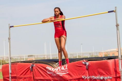 High jump photo shoot photography track portrait #vividphotographs www.vividphotographs.format.com High Jump Photography, Senior Picture Ideas Track And Field, Track Poses, High Jump Track, Senior Sports Photography, Field Senior Pictures, Track Senior Pictures, Field Pictures, Senior Photos Boys