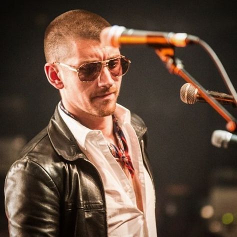 Alex Turner Alex Arctic Monkeys, Cool Fire, The Last Shadow Puppets, Last Shadow, Fluffy Hair, British Men, Alex Turner, Most Handsome Men, Music Icon