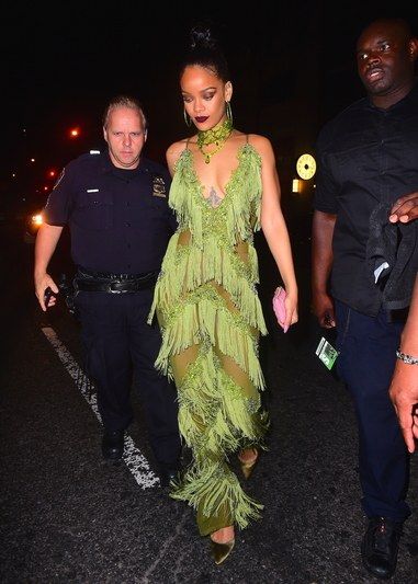 Rihanna and Drake basically confirmed their couple rumors at the VMA's on Sunday . The pair arrived to Up and Down nightclub in the same car at 3am after a private dinner. They both beamed happily as they headed into the club. Rihanna stunned in a green dress with tons of fringe swinging around. They left together at 5am and spent the night at Drake's Hotel.Pictured: Rihanna, DrakeRef: SPL1342359  290816  Picture by: 247PAPS.TV / Splash NewsSplash News and PicturesLos Angeles:310-821-2666New Yor Street Style Rihanna, Vmas Dress, Rhianna Style, The Lady Loves Couture, Rihanna And Drake, Rihanna Street Style, Looks Rihanna, Rihanna Outfits, Rihanna Looks