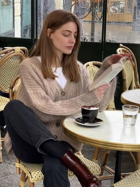 Coffee Date Outfits, Parisienne Style, Elegante Casual, Causual Outfits, Date Outfits, 가을 패션, Actor Model, French Girl, Outfits Casuales