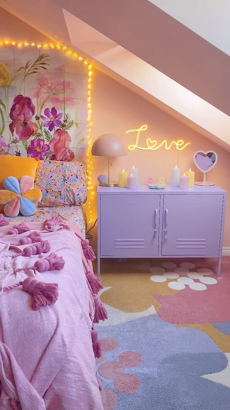 kate_rose_morgan on Instagram: Errrr obviously I had to use this sound 🤪😂 But if you must know, my favourite top three colours in order are: 💖💚💛 Thanks @iamhayleystuart… Pastel Electric Bedroom, Pastel Vintage Living Room, Calm Colourful Bedroom, Colourful Home Decor Ideas, Bedroom Ideas Colourful, Colourful Room Aesthetic, Colourful Room Ideas, Bright Color Bedroom Ideas, Colorful Apartment Bedroom