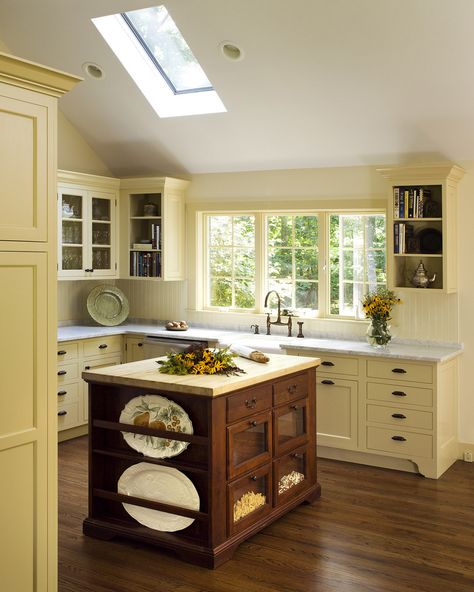 Sunny Kitchen_2 | Flickr - Photo Sharing! Pale Yellow Kitchens, Yellow Kitchen Accents, Yellow Kitchen Cabinets, Grey Kitchen Walls, Yellow Cabinets, Aesthetic Interior Design, Yellow Kitchen, Kitchen Redo, Counter Space