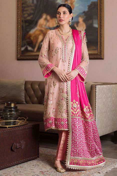 Crepe Suit Design, Hand Work Suits Designs, Pink Punjabi Suit, Pink Suits Women, Deepak Perwani, Pakistani Party Wear Dresses, Pakistani Formal Dresses, Nikkah Dress, Luxury Pret