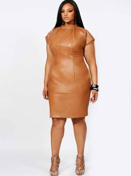 Plus-Size-women-in-brown-leather-dress Brown Leather Dress, Purple Heels, Brown Dresses, Curvy Fashionista, Full Figure Fashion, Plus Size Fashions, Curvy Style, Leather Outfits, Vestido Plus Size