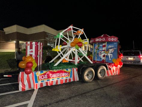 Theme Fair day, Old Ways New Days Football Parade Float, Parade Float Theme, Christmas Floats, Golf Cart Parade, Homecoming Floats, Carnival Lights, Fair Day, Homecoming Parade, Parade Ideas