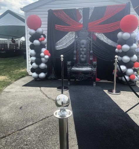 Prom Yard Decorations, Red Prom Send Off Decorations, Prom Setup Decor, Prom Set Up Ideas, Prom Send Off Decorations, Prom Sendoff Decoration Ideas, Prom Set Up Ideas At Home, Pre Prom Party Ideas, Prom Champagne Party