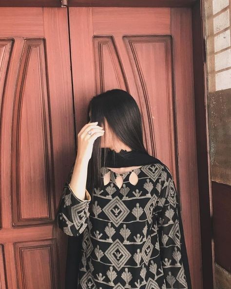 Eid Look, Beautiful Eyes Pics, Desi Fashion Casual, Pakistani Dresses Casual, Dress Design Patterns, Best Poses For Pictures, Simple Pakistani Dresses, Classy Photography, Designer Dresses Casual