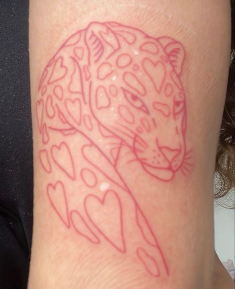 tattoo red leopard hearts Pink Cheetah Tattoo, Leopard Minimalist Tattoo, Red Leopard Tattoo, Leopard Tattoo Color, Love Leopard Tattoo, Red Leopard, Tattoos, Red