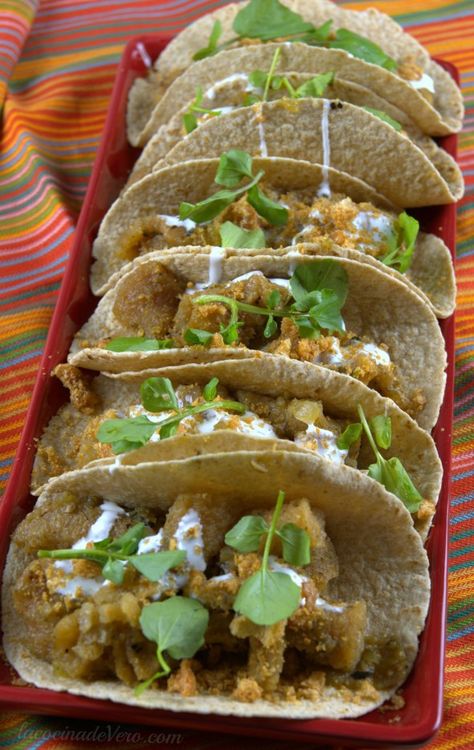 Chicharrones Recipe, Enchiladas Rojas, Taco Food Truck, Grandma Kitchen, Salsa Verde Recipe, Latin American Food, Mexican Recipe, Pork Belly Recipes, Taco Recipe