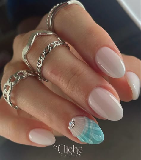 Summer nails Beach Theme Nails, Grad Nail Ideas, Nails Verano, Seashell Nail Art, Trip Nails, Cute Nails Designs, Theme Nails, Seashell Nails, Different Nails