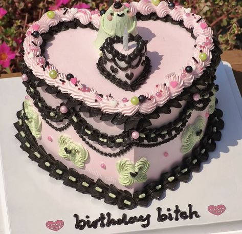 Black Pink Cake, Froggy Cake, Gothic Birthday Cakes, Goth Cakes, Nature Cake, Witch Cake, Purple Cakes Birthday, Vintage Birthday Cakes, Simple Cake Designs