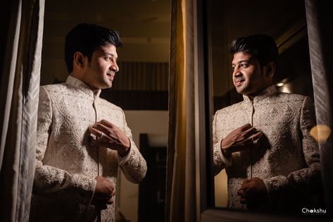 Groom Portraits Poses, Groom Getting Ready Pictures, Engagement Ring Photoshoot, Groom Haldi, Couple Stills, Groom Shoot, Bride Pics, Single Pose, Muslim Wedding Photos