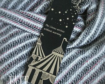 Cool Bookmark Designs, Caraval Bookmark, Bookmark Ideas Aesthetic, Bookmark Inspiration, Book Edges, Erin Morgenstern, Drawing Calligraphy, The Night Circus, Circus Aesthetic