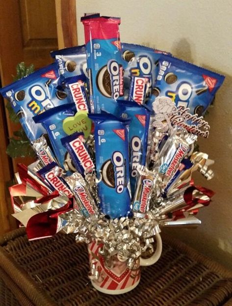 Happy Valentine's Day  Candy Bouquet Oreo Chocolate Cookie Bouquet Arrangement Happy Valentine's Day Valentine Candy  Made for the cookie monster in your life!  Can be customized with most any cookie or candy bar.  Bouquet is made in Valentine cup (cup design will vary).  Can also be customized for birthday, anniversary or most any occasion, male or female.   Bouquets are hand crafted when ordered so each one will vary slightly. Christmas Cake Balls, Birthday Candy Bouquet, Candy Bar Bouquet, Candy Gifts Diy, Christmas Truffles, Bouquet Arrangement, Oreo Chocolate, Cookie Bouquet, Birthday Bouquet