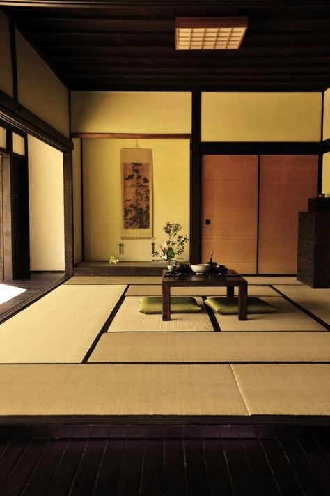 Traditional Japanese Living Room, Japanese Home Interior, Japanese Living Rooms, Tea Room Design, Japanese Living Room, Modern Japanese Interior, Japan Interior, Tatami Room, Japanese Tea House