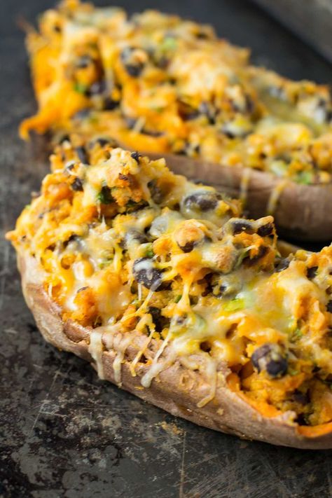 Stuffed Sweet Potato Recipes, Mexican Stuffed Sweet Potatoes, Gluten Free Vegetarian Dinner, Sweet Potato Vegetarian, Vegetarian Mexican Recipes, Stuffed Sweet Potato, Vegetarian Diets, Sweet Potatoes Recipe, Sweet Potato Recipe