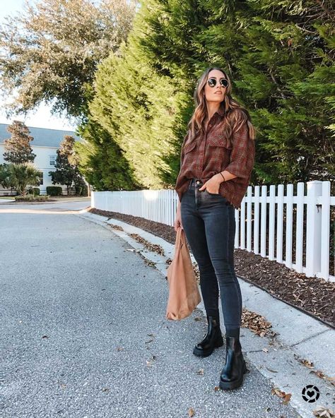 Jeans And Flannel Outfit, Shirt Tucked Into Jeans, Lug Boots, Flannel Outfits, Black Jeans Outfit, The Boutique, Autumn Outfit, Outfit Idea, Fall Season